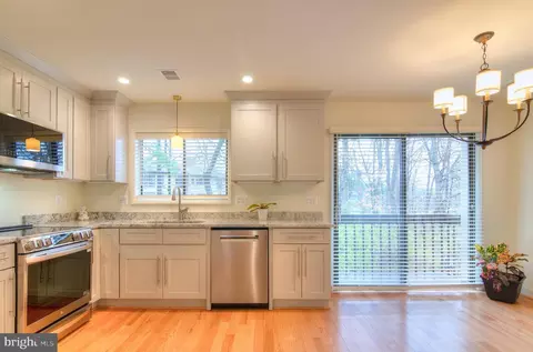 12127 Captiva Ct, Reston, VA 20191 photo 17