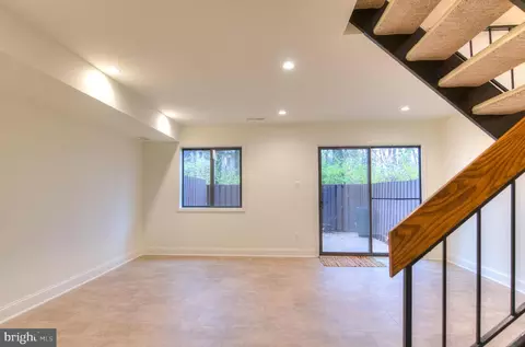 12127 Captiva Ct, Reston, VA 20191 photo 6