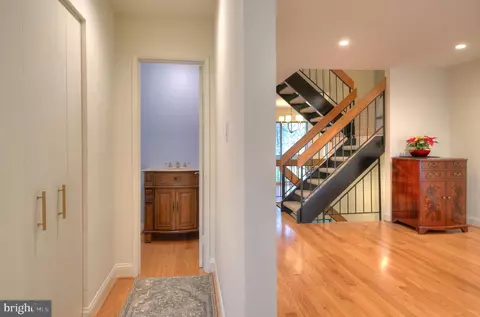 12127 Captiva Ct, Reston, VA 20191 photo 7