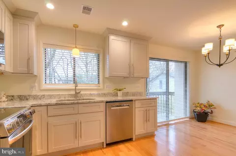 12127 Captiva Ct, Reston, VA 20191 photo 15