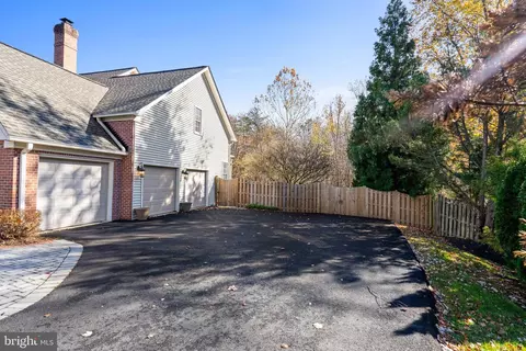 10101 Waterside Dr, Burke, VA 22015 photo 4