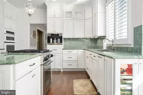 10101 Waterside Dr, Burke, VA 22015 photo 23