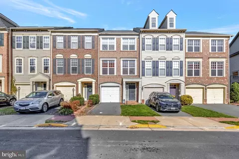 8139 Dove Cottage Ct, Lorton, VA 22079