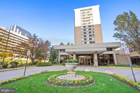 3713 George Mason Dr #416, Falls Church, VA 22041