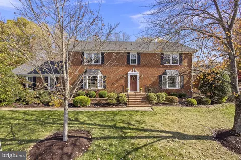 9334 Mount Vernon Cir, Alexandria, VA 22309