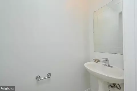 7354 Eldorado St, Mclean, VA 22102 photo 4