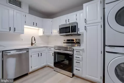 1800 Old Meadow Rd #511, Mclean, VA 22102 photo 9