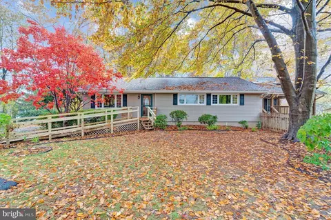 5059 Dequincey Dr, Fairfax, VA 22032