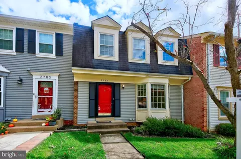 2785 Knollside Ln, Vienna, VA 22180