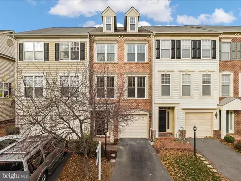 8163 Dove Cottage Ct, Lorton, VA 22079
