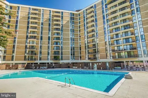 6800 Fleetwood Rd #1212, Mclean, VA 22101