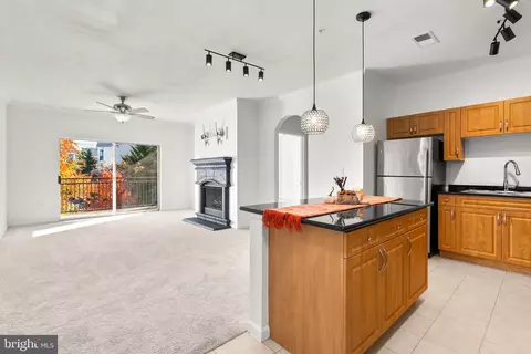 12933 Centre Park Cir #301, Herndon, VA 20171