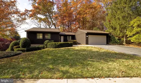 8815 Burbank Rd, Annandale, VA 22003