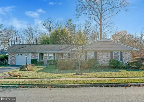 13107 Poplar Tree Rd, Fairfax, VA 22033