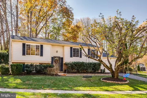 8469 Ararat Ct, Annandale, VA 22003