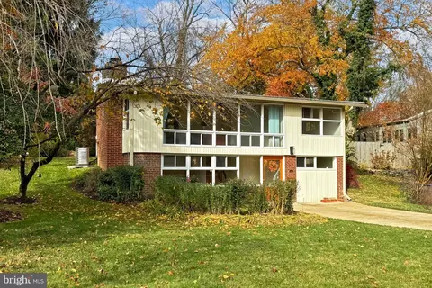3338 Hemlock Dr, Falls Church, VA 22042