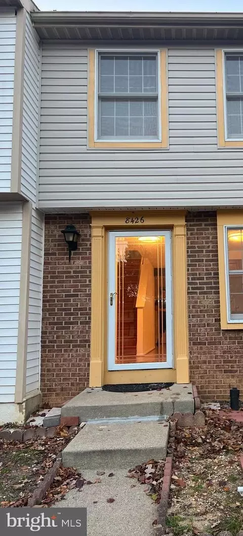 8426 Sugar Creek Ln, Springfield, VA 22153