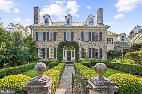 8408 Parham Ct, Mclean, VA 22102