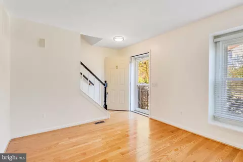 13449 Elevation Ln, Herndon, VA 20171 photo 3