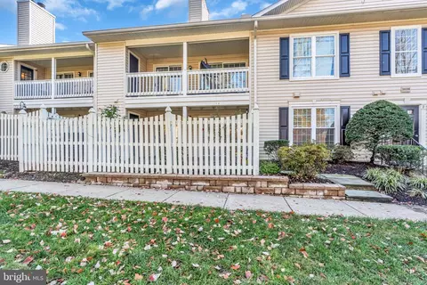 10206 A Ashbrooke Ct #13, Oakton, VA 22124