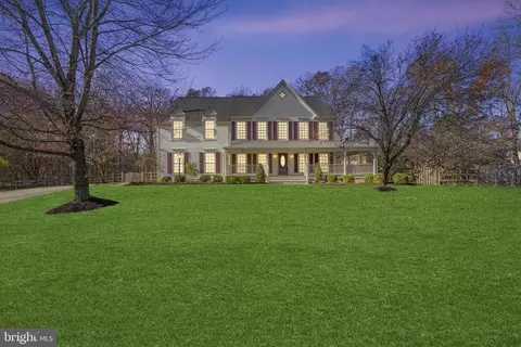 6852 Smithfield Ct, Centreville, VA 20120