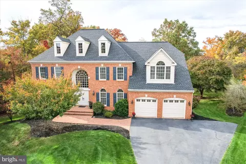 12928 Harrington Ct, Oak Hill, VA 20171