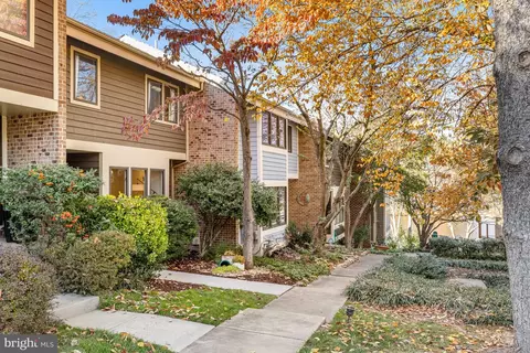 11010 Thrush Ridge Rd, Reston, VA 20191 photo 4