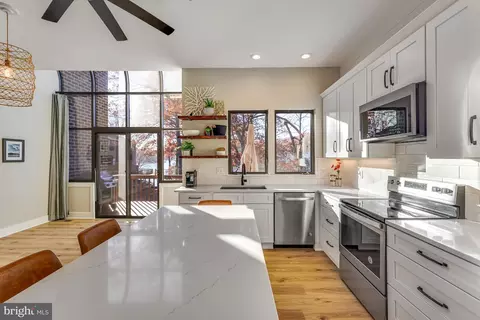 11010 Thrush Ridge Rd, Reston, VA 20191 photo 8