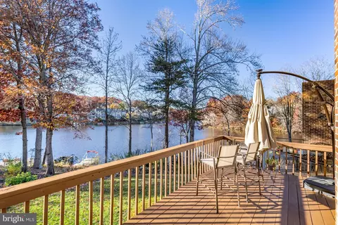 11010 Thrush Ridge Rd, Reston, VA 20191