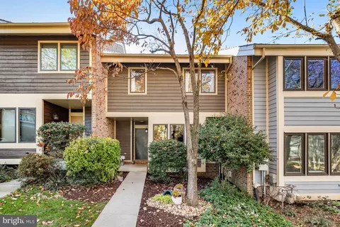 11010 Thrush Ridge Rd, Reston, VA 20191 photo 3