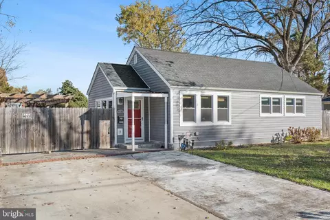 3131 Headrow Cir, Falls Church, VA 22042