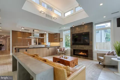 3132 Sleepy Hollow Rd, Falls Church, VA 22042