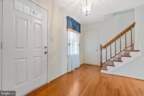 7598 Seabrook Ln, Springfield, VA 22153 photo 4