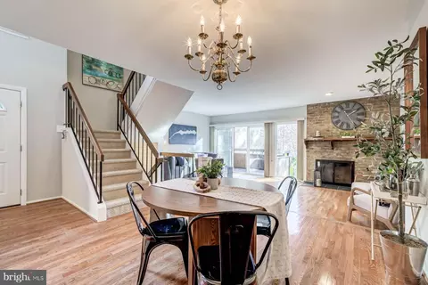 9073 Blarney Stone Dr, Springfield, VA 22152 photo 3