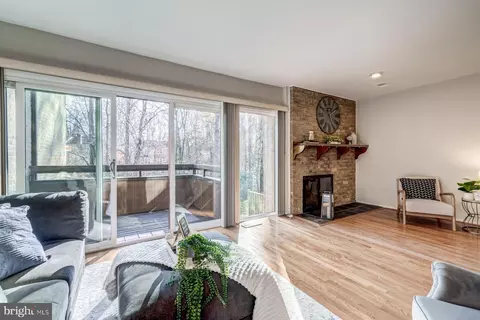 9073 Blarney Stone Dr, Springfield, VA 22152 photo 17