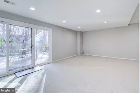 9073 Blarney Stone Dr, Springfield, VA 22152 photo 39