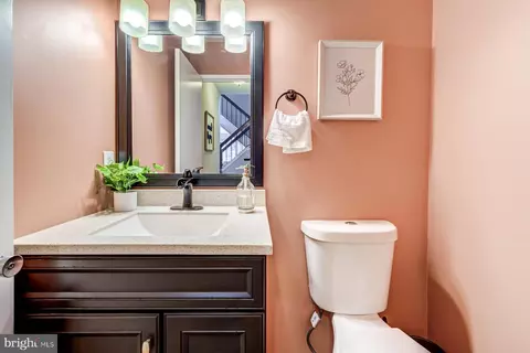 9073 Blarney Stone Dr, Springfield, VA 22152 photo 20
