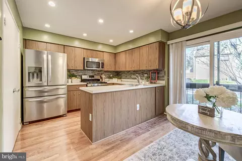 9073 Blarney Stone Dr, Springfield, VA 22152 photo 21