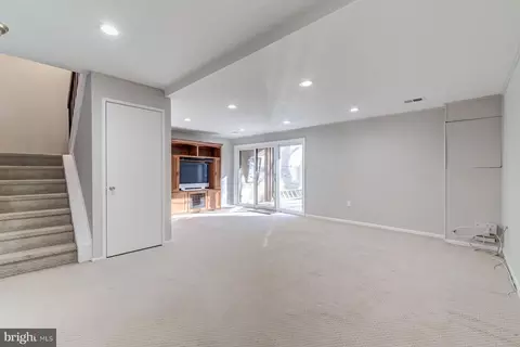 9073 Blarney Stone Dr, Springfield, VA 22152 photo 38