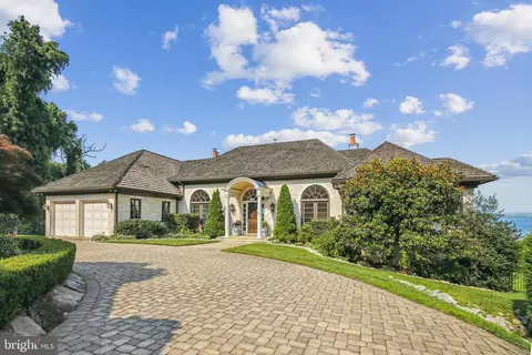 7607 Southdown Rd, Alexandria, VA 22308