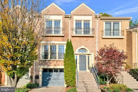 2118 Kings Garden Way, Falls Church, VA 22043