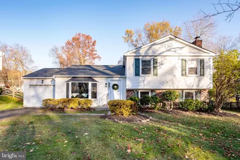 2625 Viking Dr, Herndon, VA 20171