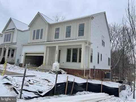 2940 County House Dr, Fairfax, VA 22031