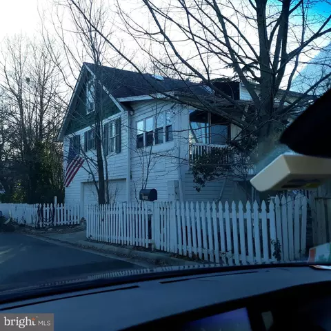 2808 E Side Dr, Alexandria, VA 22306
