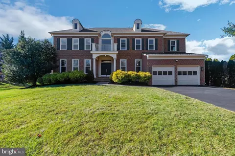 10401 Van Patten Ln, Great Falls, VA 22066