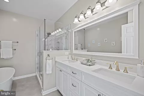 5318 Chieftain Cir, Alexandria, VA 22312