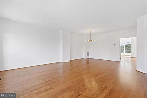 7319 Oldham Leeds Way, Springfield, VA 22150 photo 4