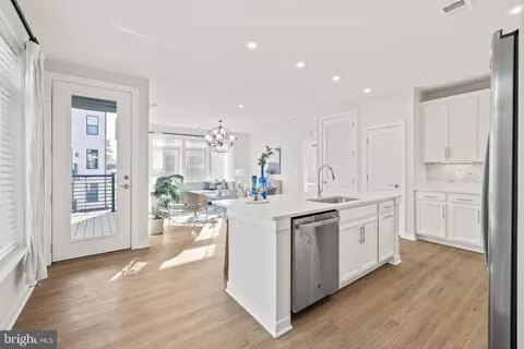 1675 Bandit Loop #301B, Reston, VA 20190 photo 6
