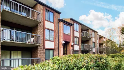 9704 Kingsbridge Dr #101, Fairfax, VA 22031