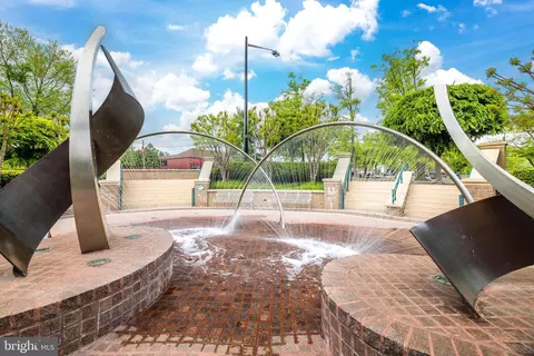 View/Area - 1450 Emerson Ave #407, Mclean, VA 22101 photo 3 of 4